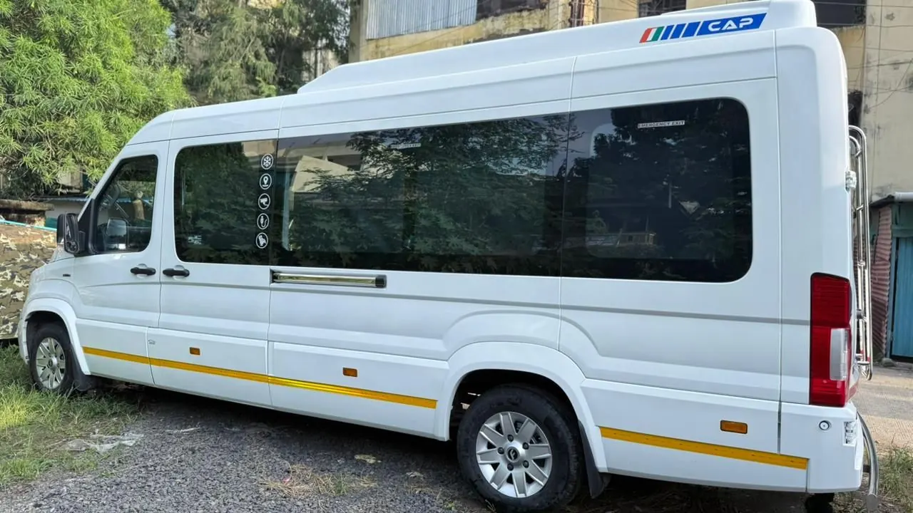 Force Urbania Mahakaleshwar tour vehicle exterior front angle - Force Urbania Indore rental